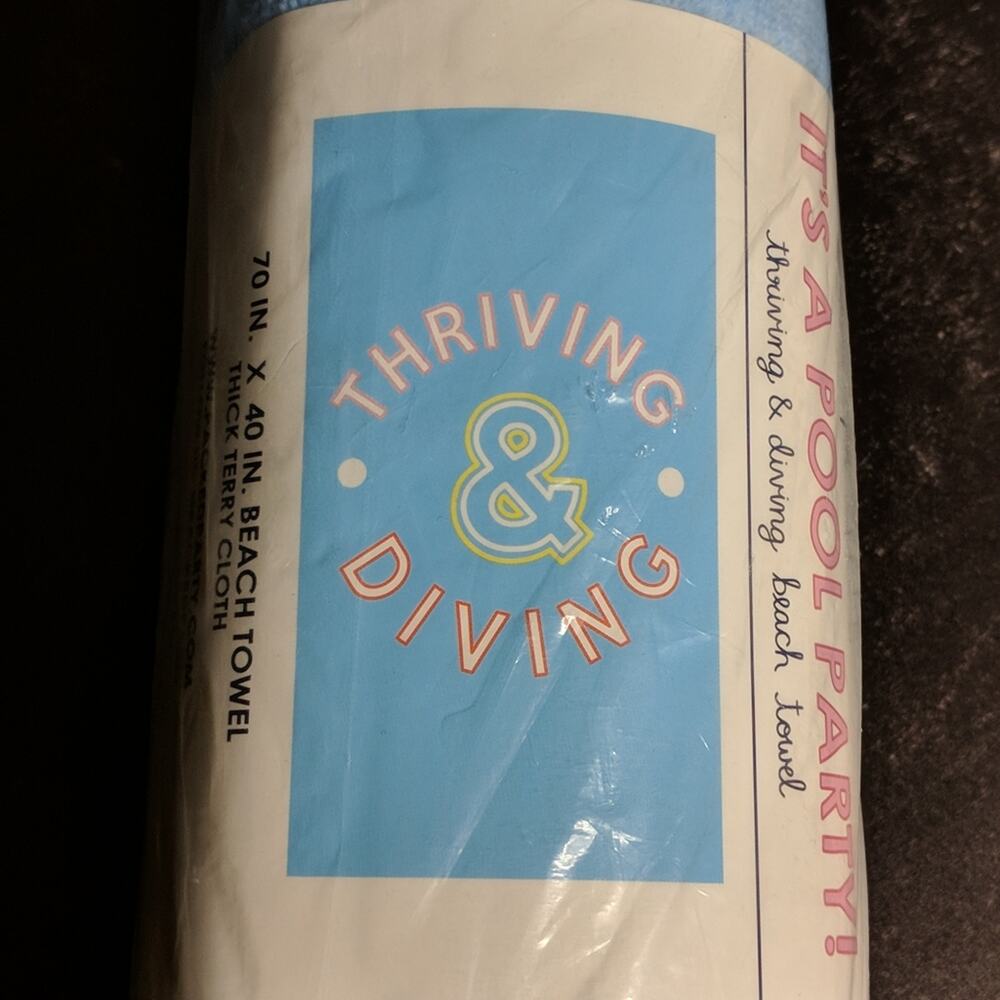 Packed Party Thriving & Diving Beach Towel - NIP